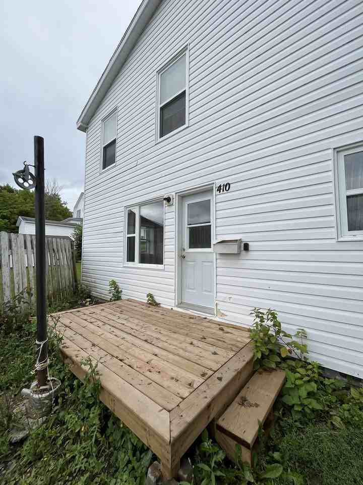 411 Princess St - Photo 2 of 10
