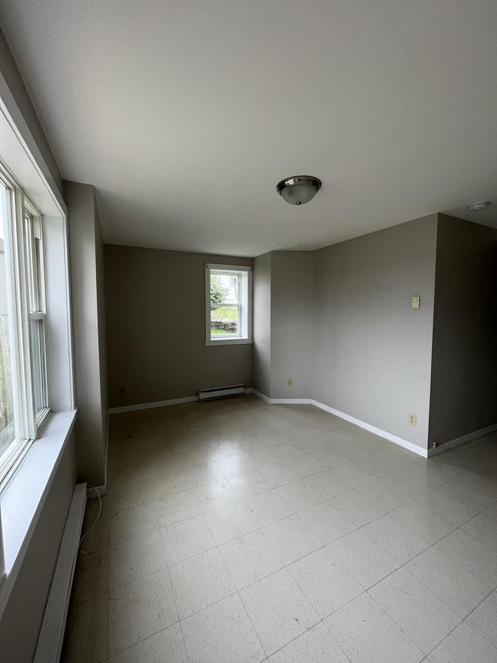 411 Princess St - Photo 3 of 10
