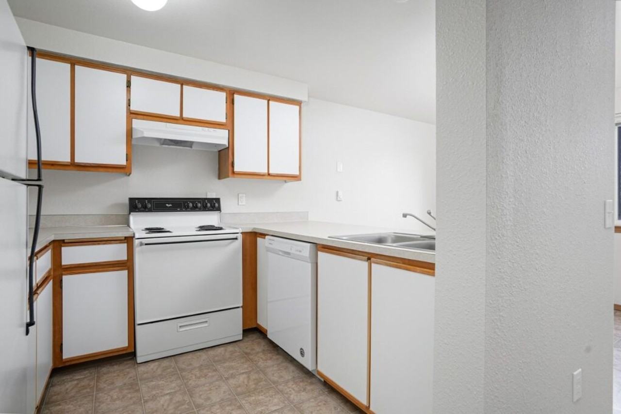 102-Mountain View Apts - Photo 5 of 23