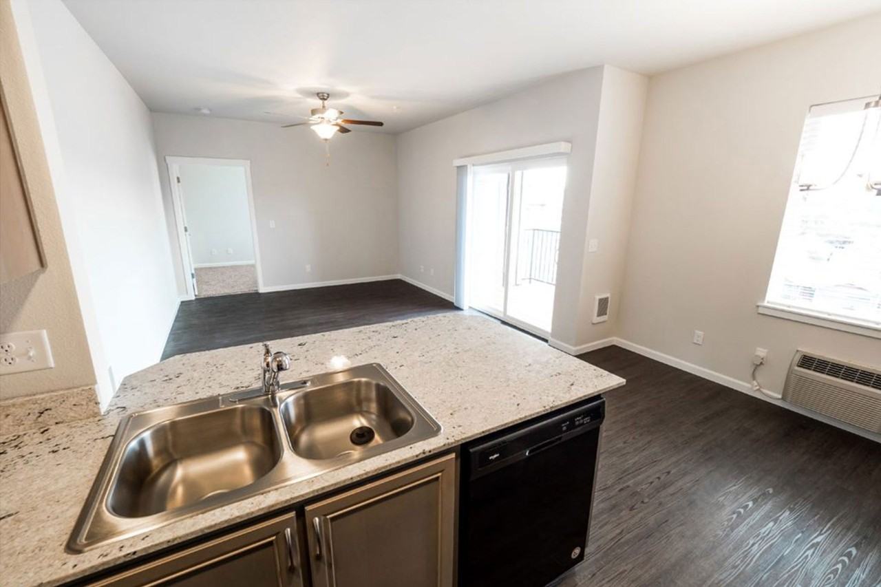 RIVER VALLEY TERRACE - Photo 7 of 40