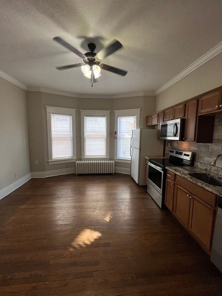 1362 College Street - Photo 6 of 23