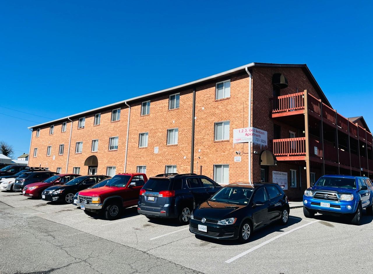 Smithfield Manor Apartments - Photo 3 of 7