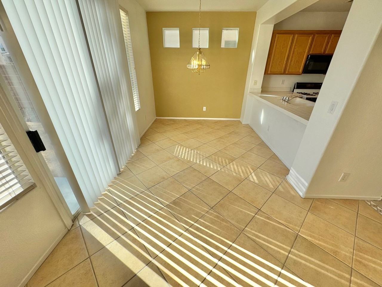 9511 Spring Blush Ave - Photo 4 of 32