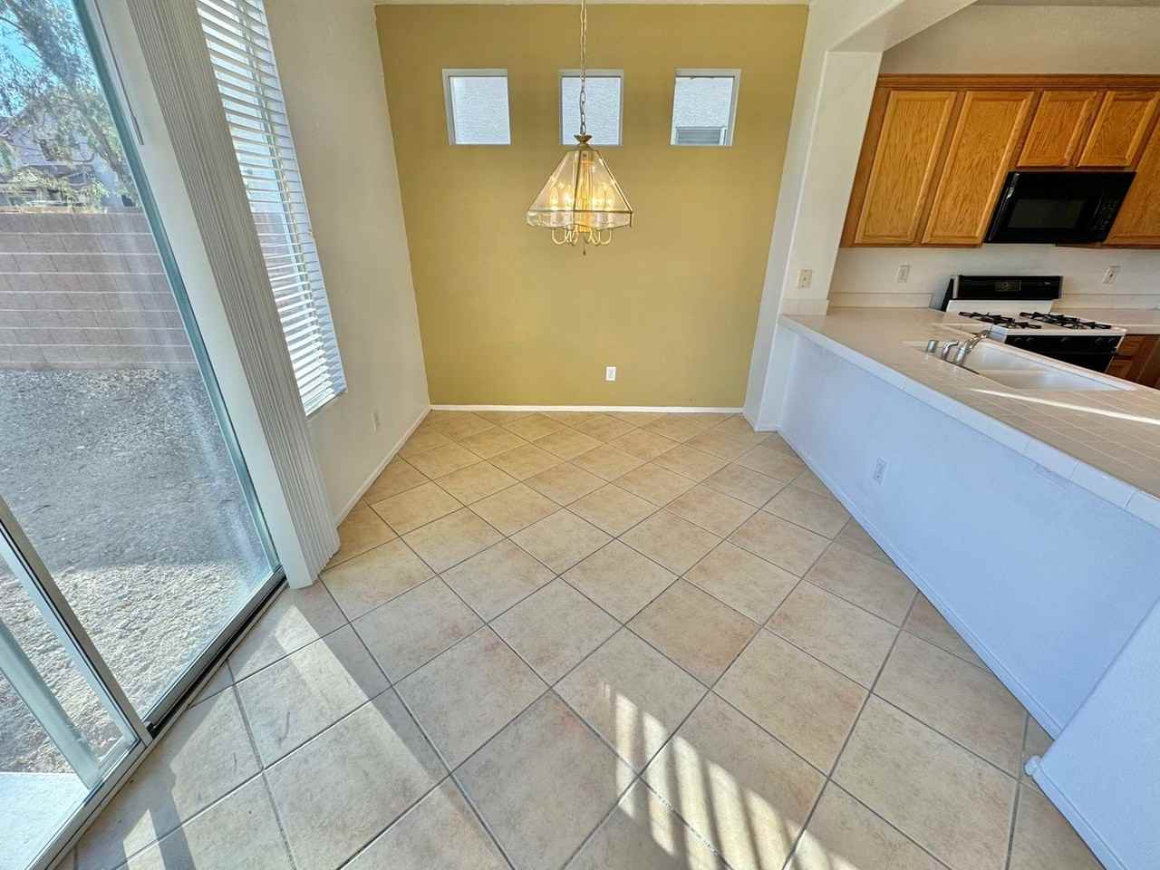 9511 Spring Blush Ave - Photo 5 of 32