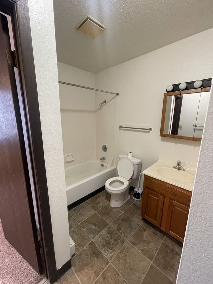 Dundee Apartments - Photo 3 of 7