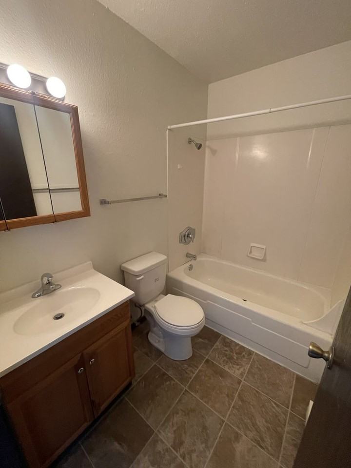 Dundee Apartments - Photo 6 of 7