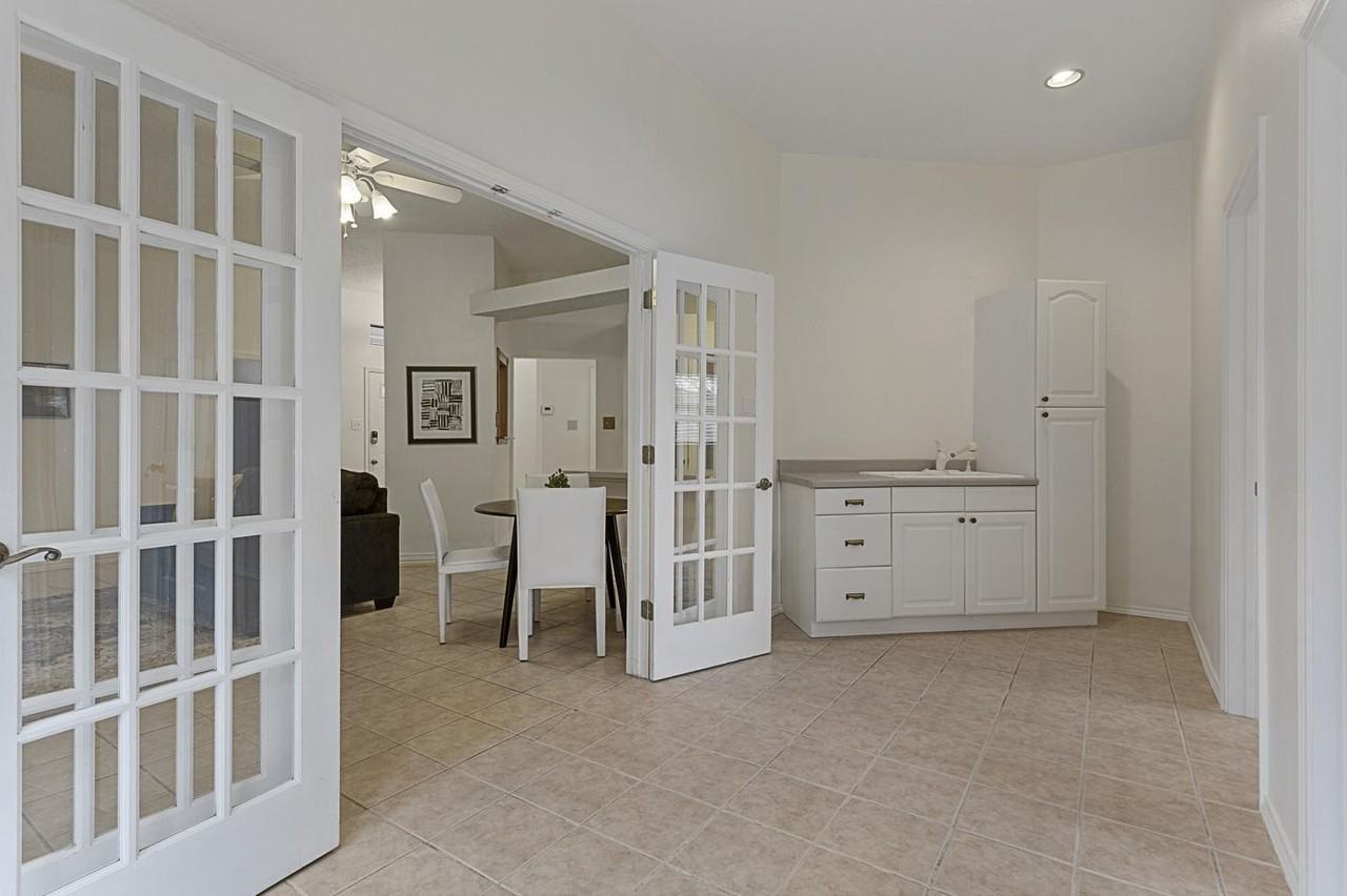 Stylish Fort Worth cul-de-sac home near Cobb Park - Photo 6 of 17