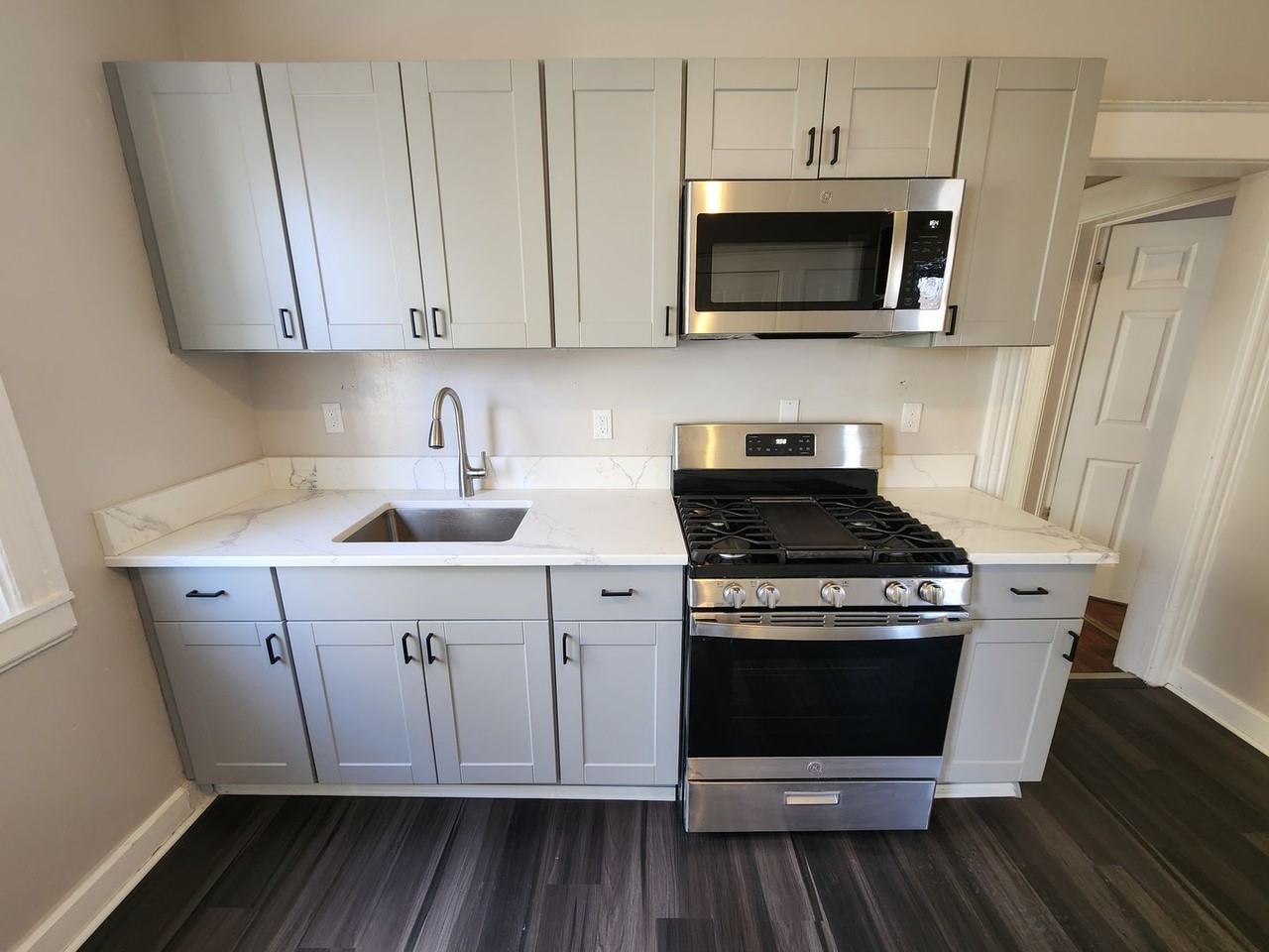 137 Washington Street - Photo 4 of 36