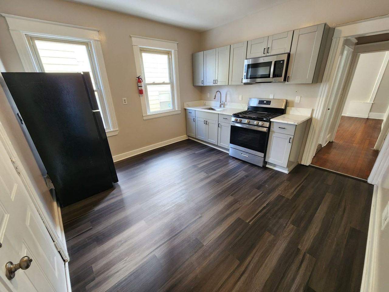 137 Washington Street - Photo 5 of 36