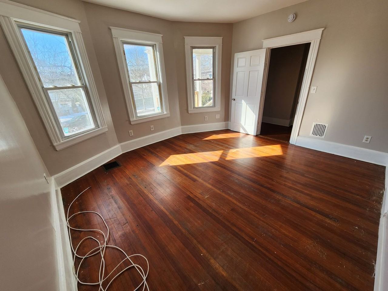 137 Washington Street - Photo 7 of 36