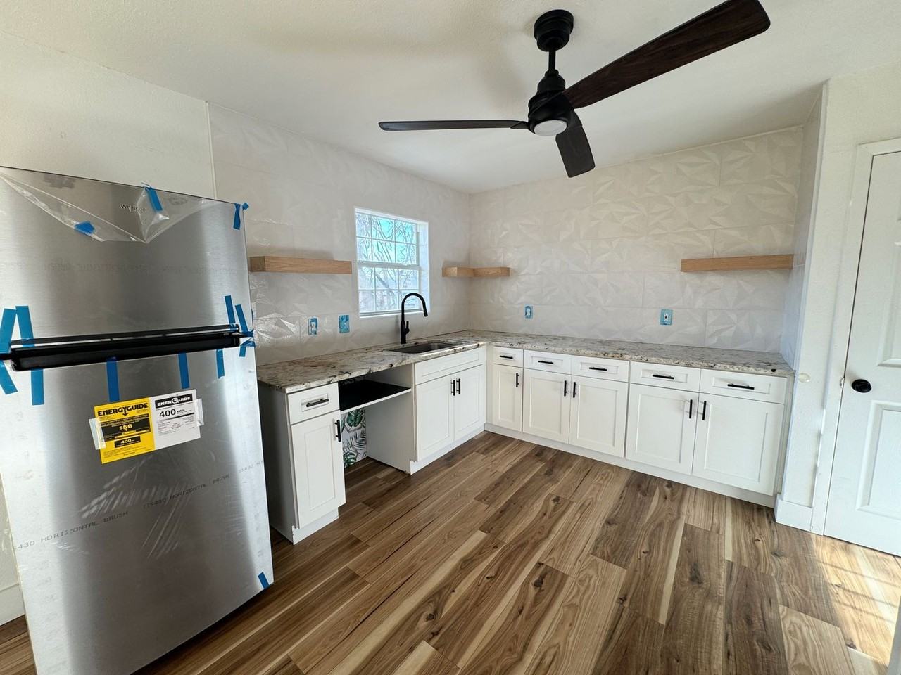 803 Hill St - Photo 7 of 20