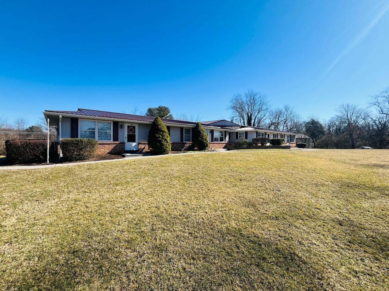 1 and 2 Bedroom, 1 Bath Apartments - Photo 2 of 5