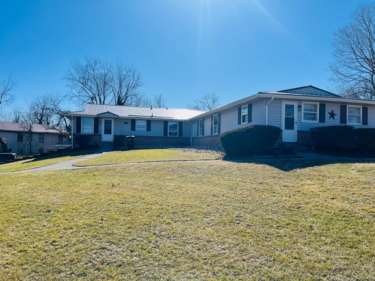 1 and 2 Bedroom, 1 Bath Apartments - Photo 4 of 5