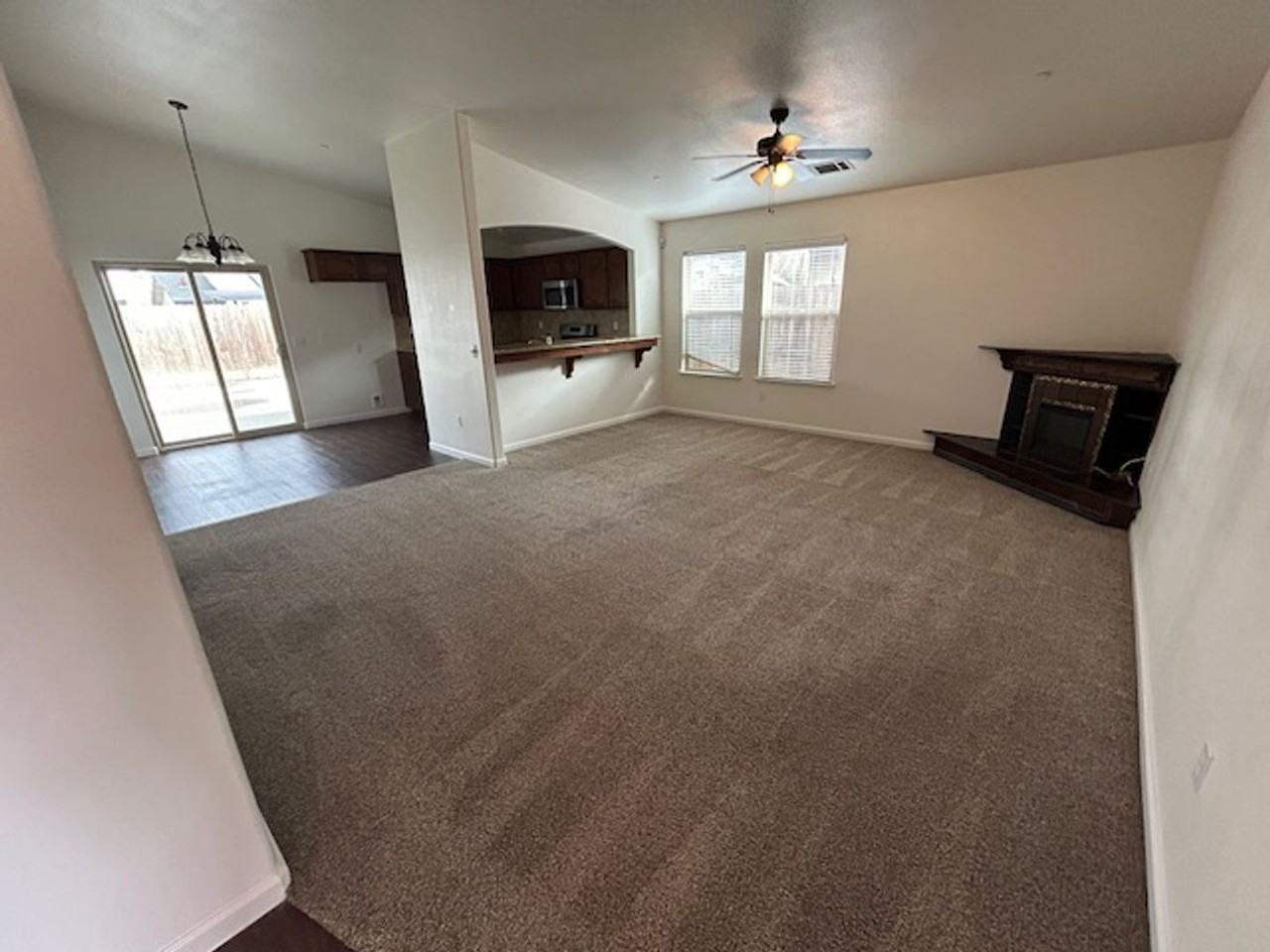 938 E Vine Ct - Photo 2 of 14