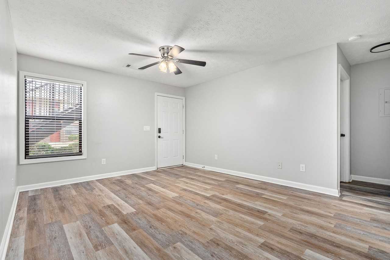 dh449-D27 - Photo 2 of 14