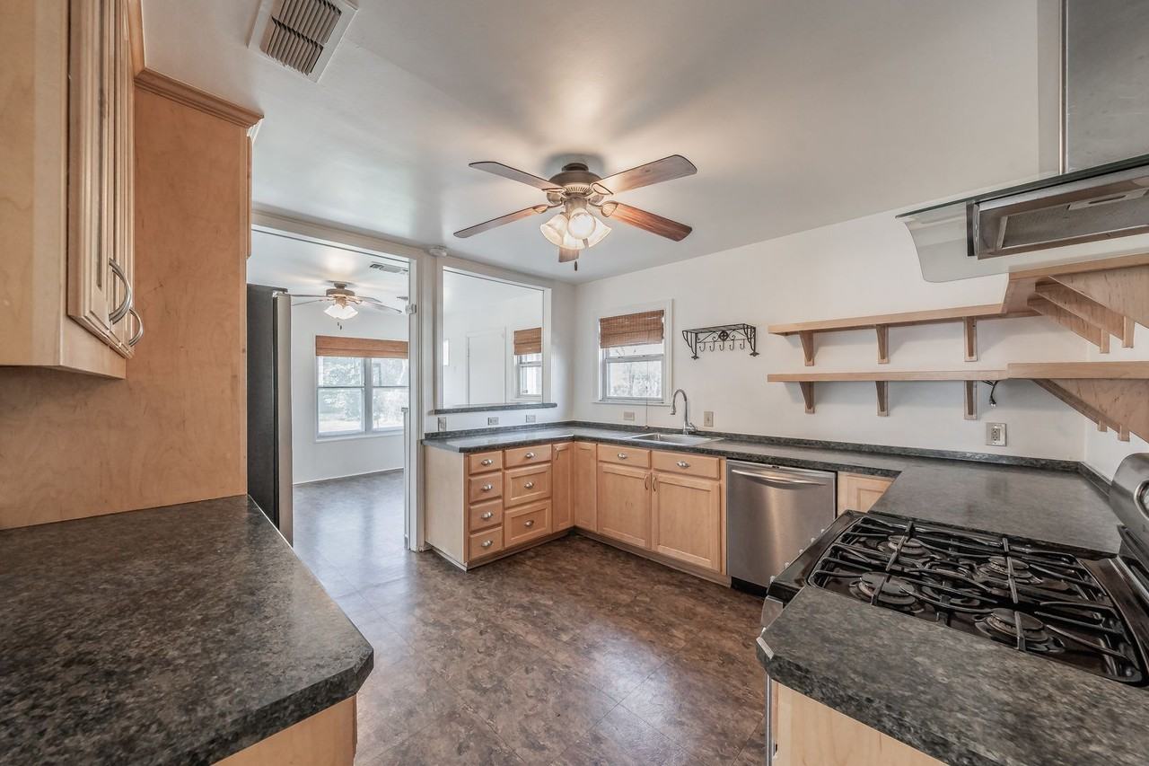 1013 Churchill Rd - Photo 3 of 36