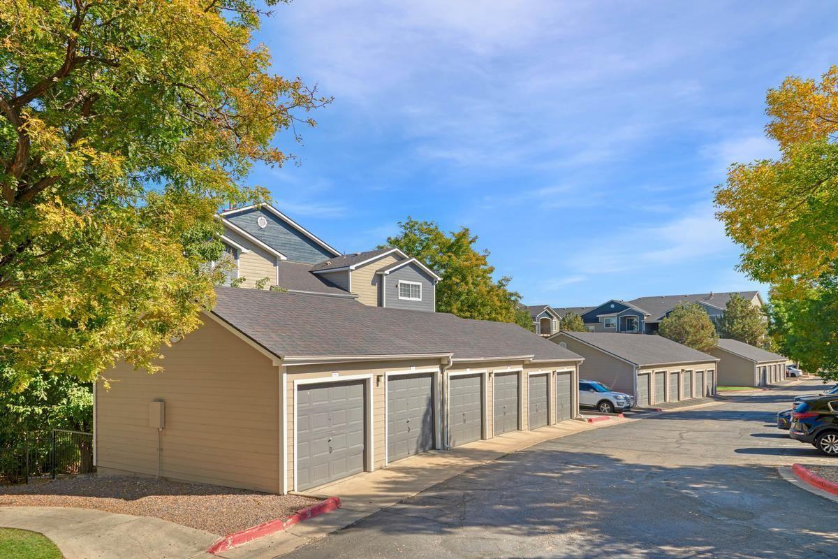 10117 W Dartmouth Pl - Photo 2 of 18