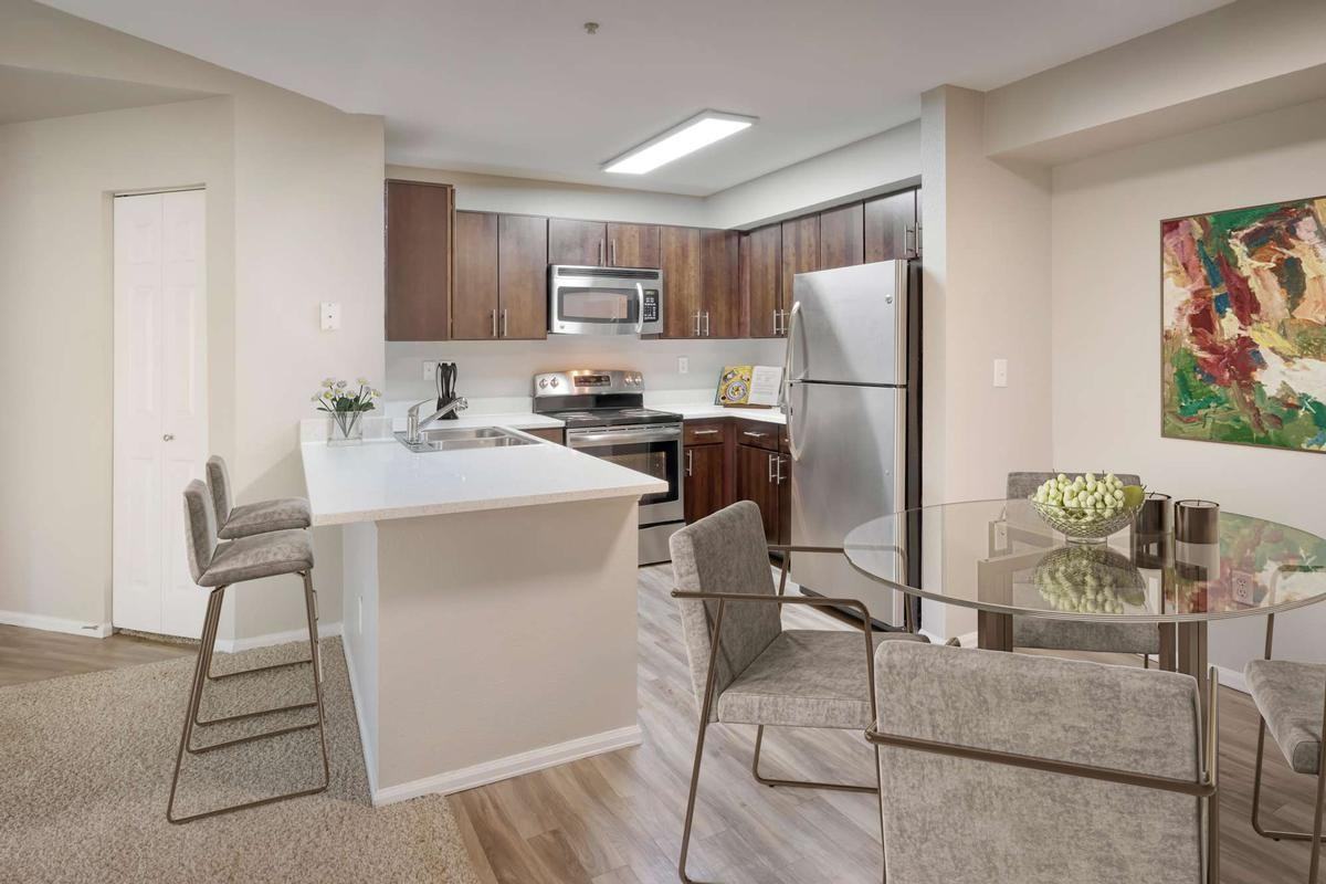 10117 W Dartmouth Pl - Photo 4 of 18