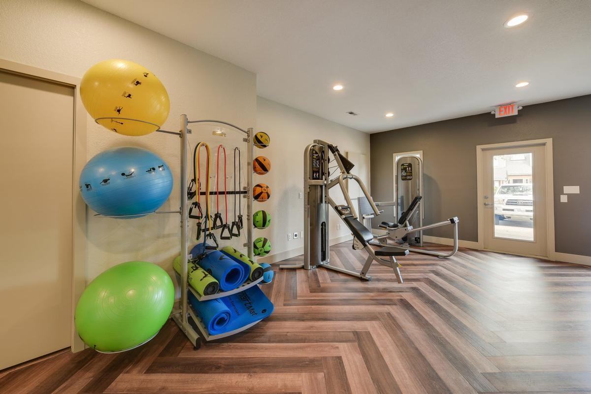 4714 Ne 72nd Ave - Photo 3 of 20