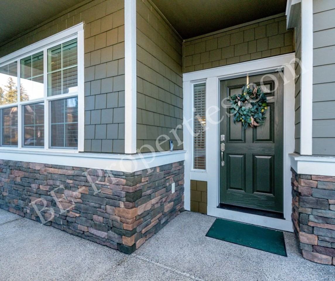 4921 S 325th Ct - Photo 2 of 44
