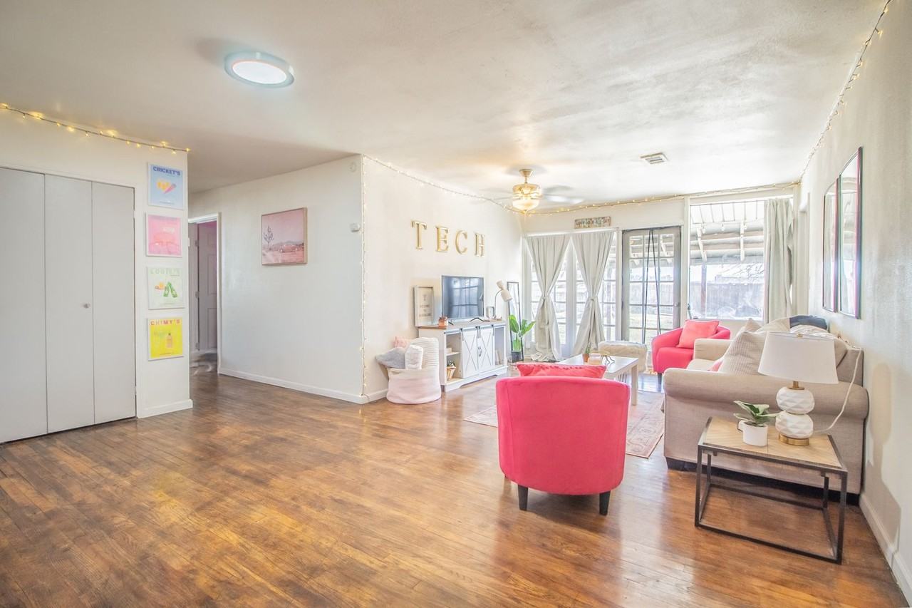 4823 24th St - Photo 3 of 20