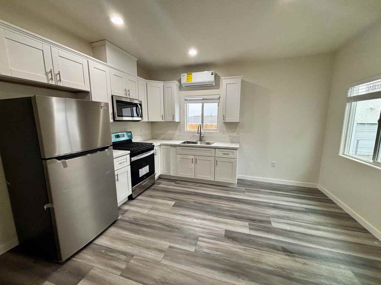3023 46th St - Photo 3 of 8