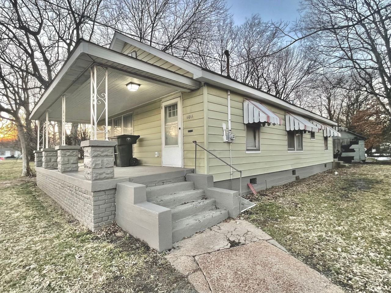 1011 Jones St - Photo 2 of 16