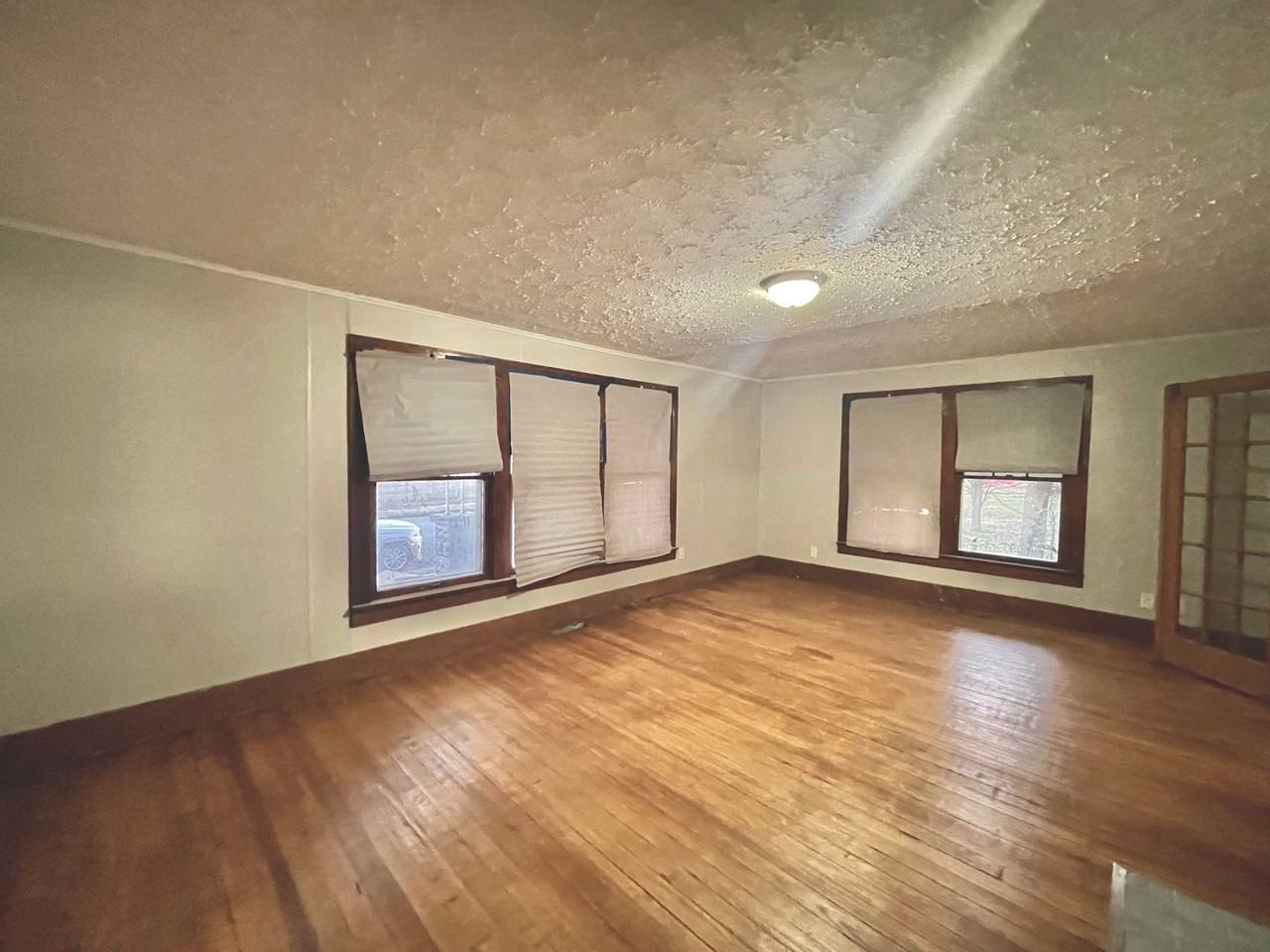 1011 Jones St - Photo 4 of 16
