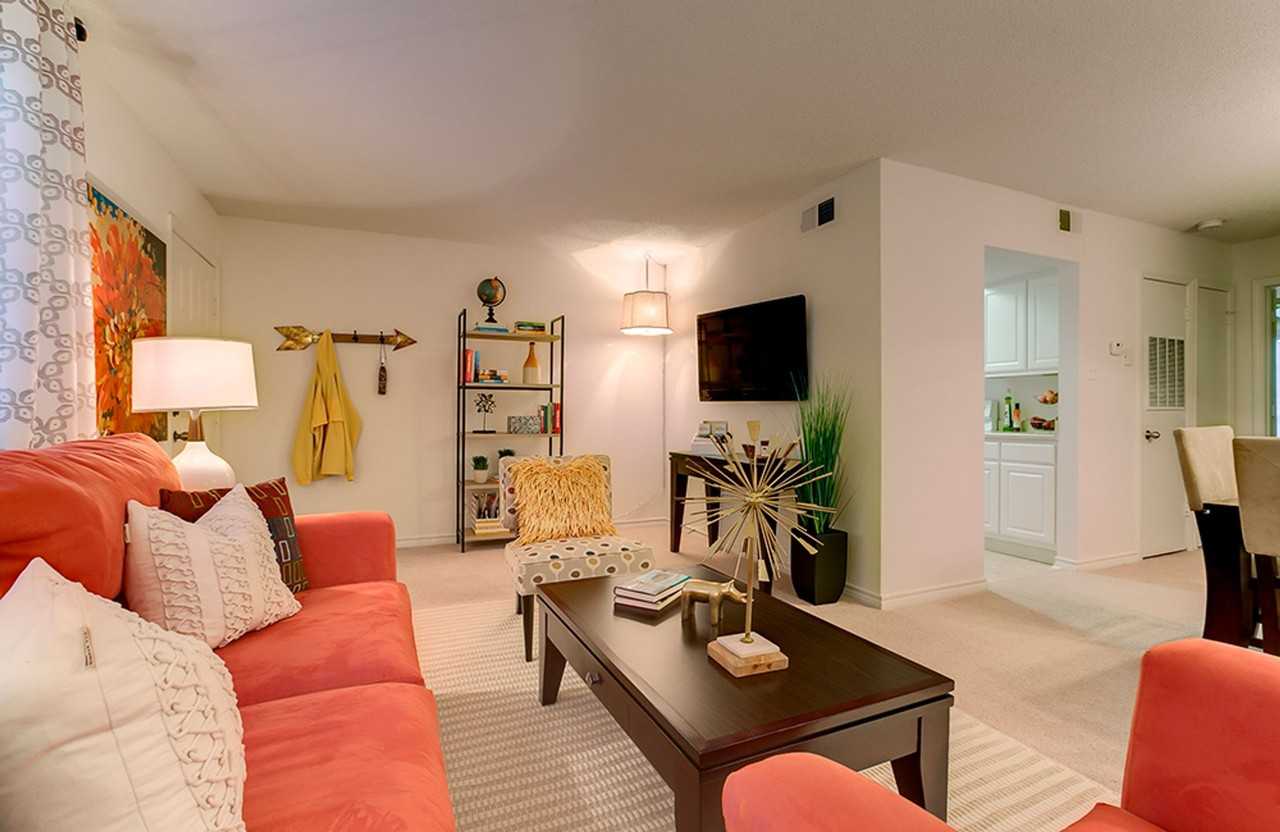 Flowergate - Photo 7 of 24