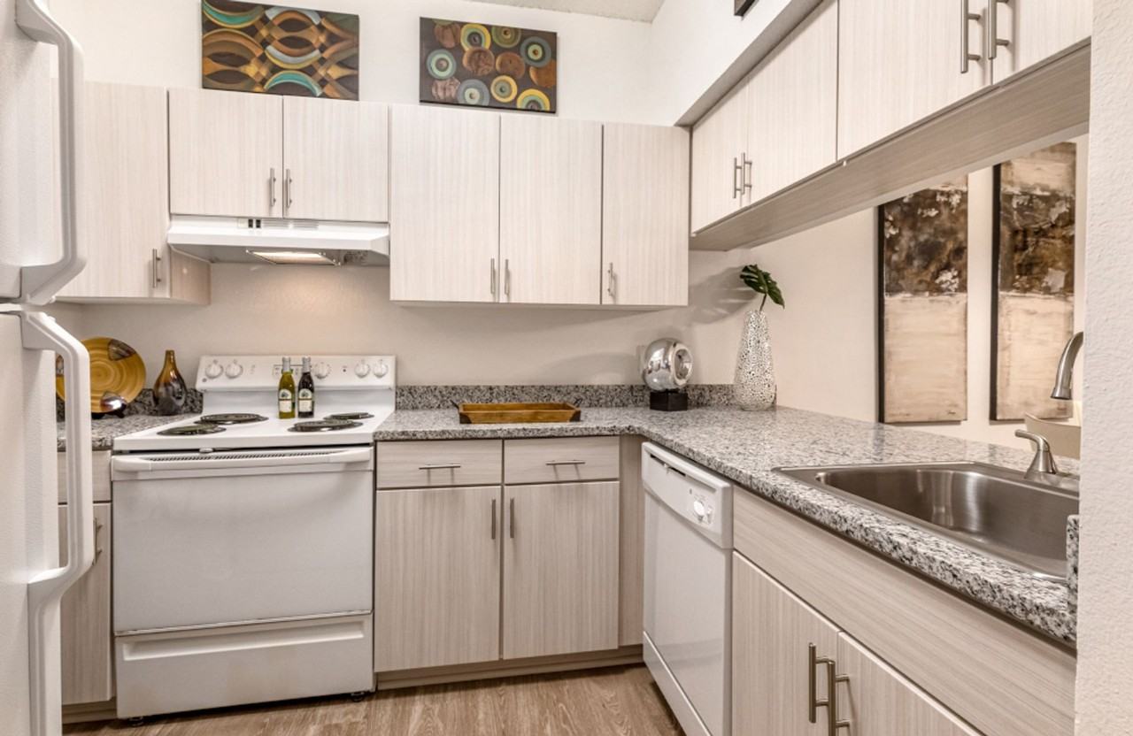 Lakes of Chateau Estates South - Photo 5 of 32