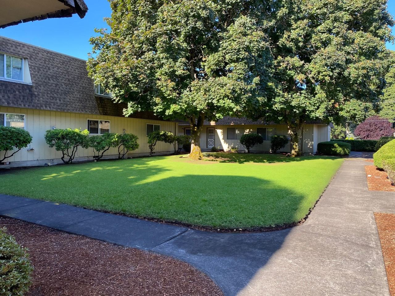 Villa Capri Apartments - Photo 2 of 4