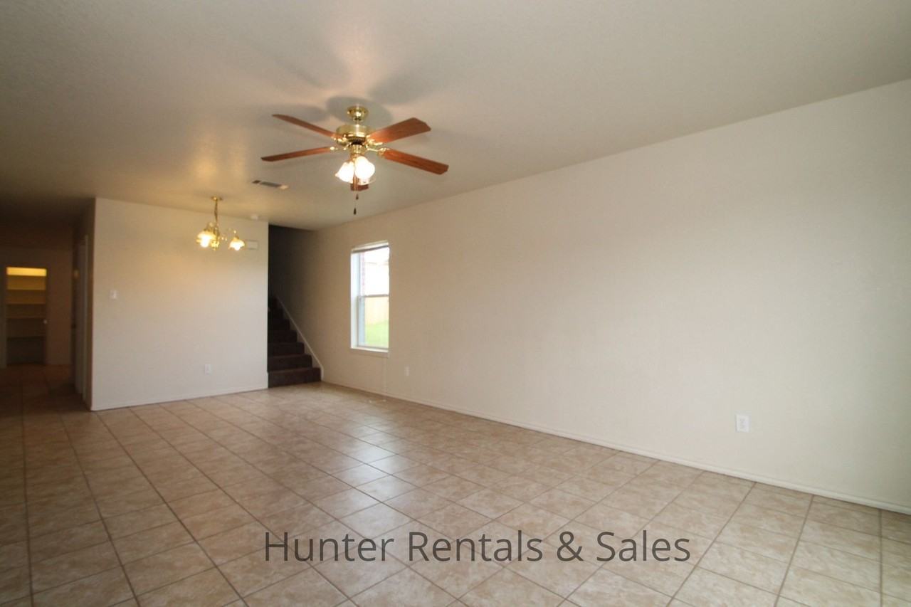 139 Ryan Cir Unit D - Photo 2 of 18