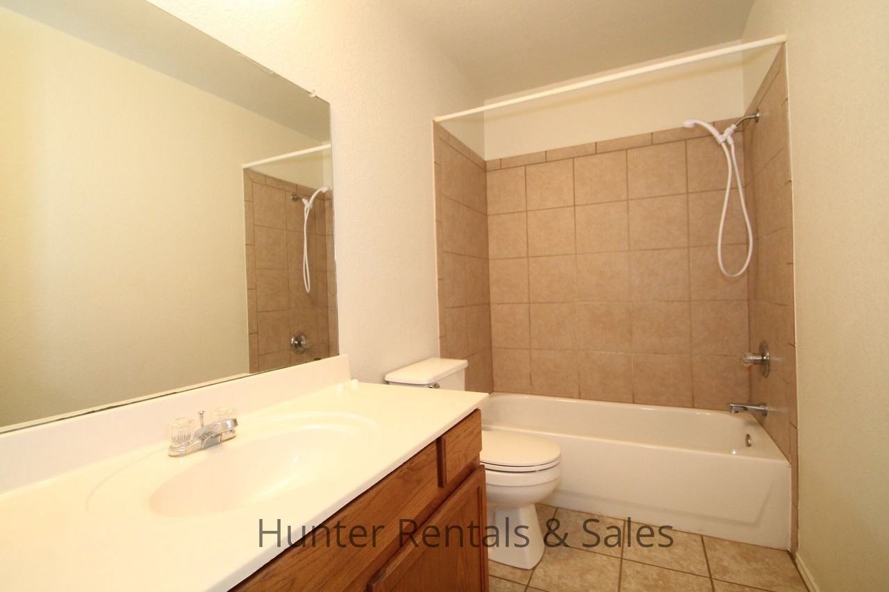 139 Ryan Cir Unit D - Photo 3 of 18