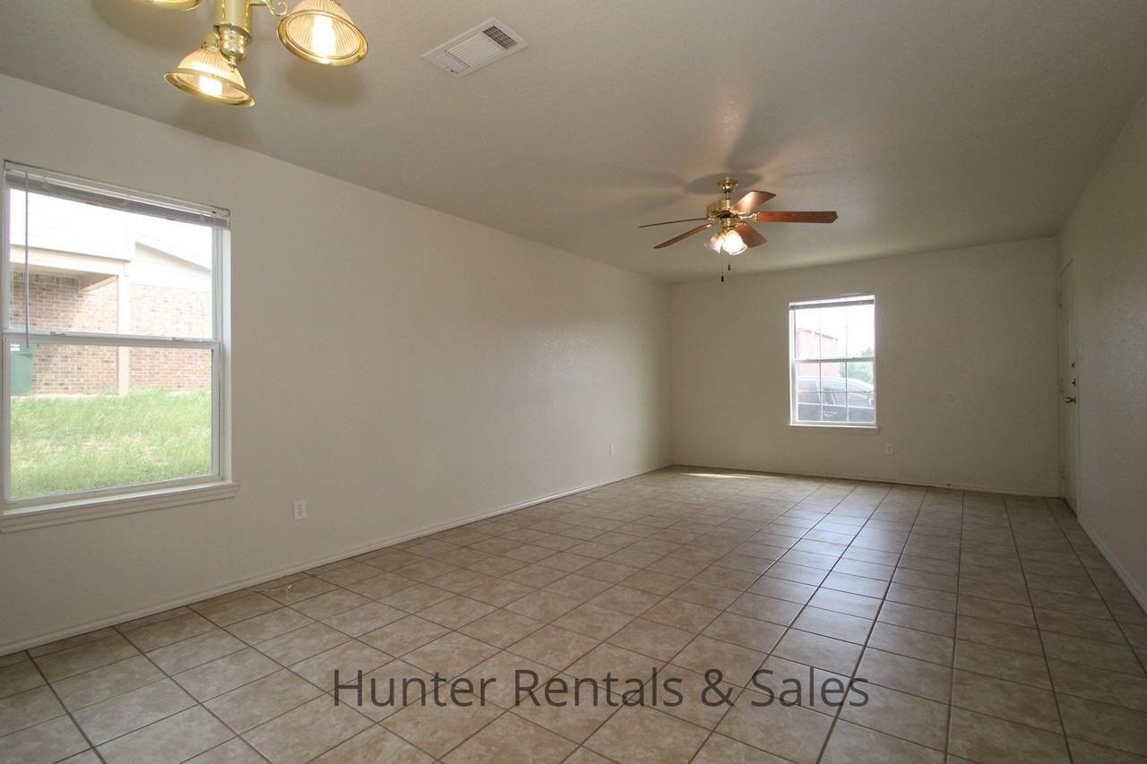 139 Ryan Cir Unit D - Photo 4 of 18