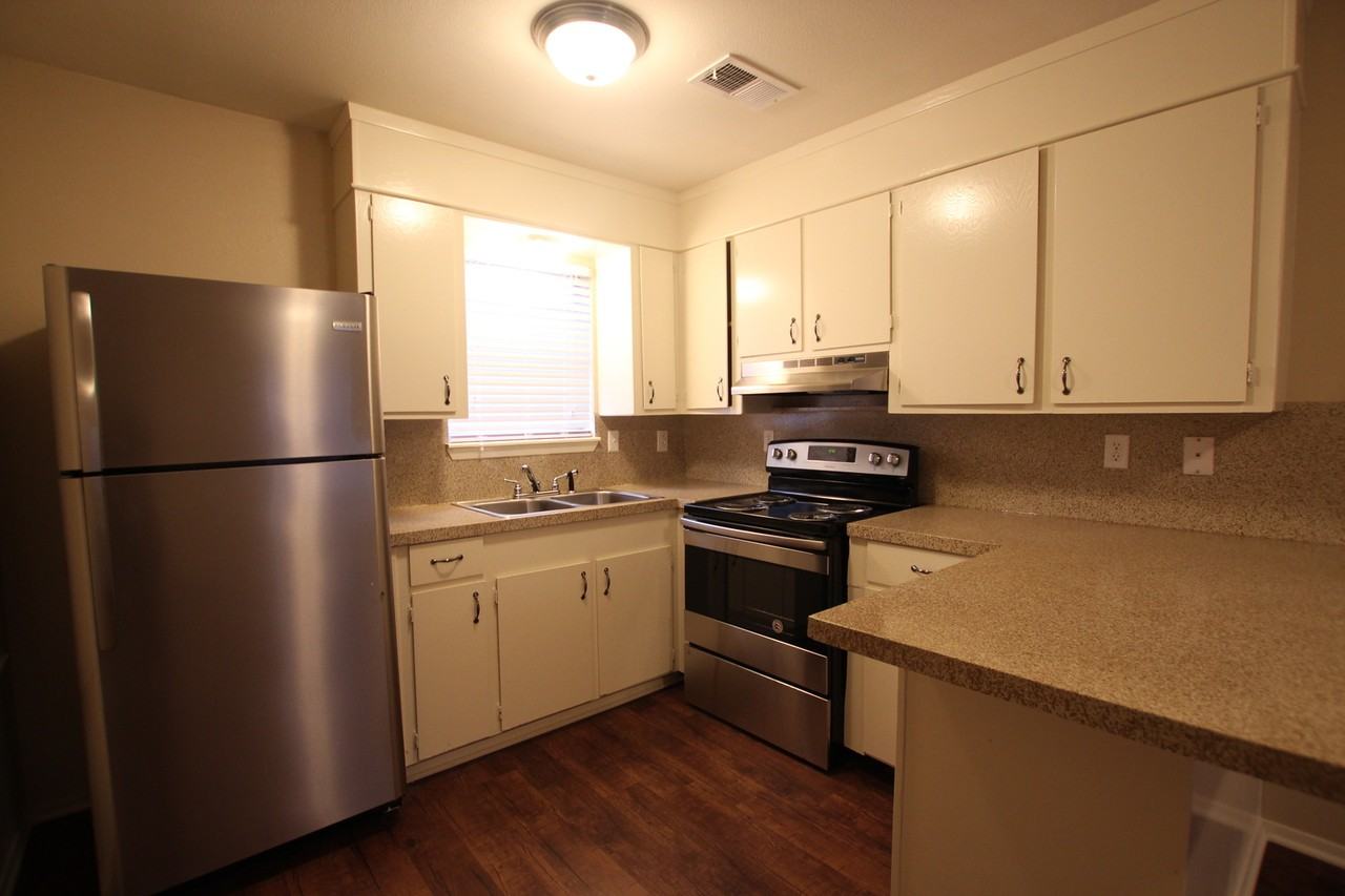 Ingram Court Apartments - Photo 3 of 23