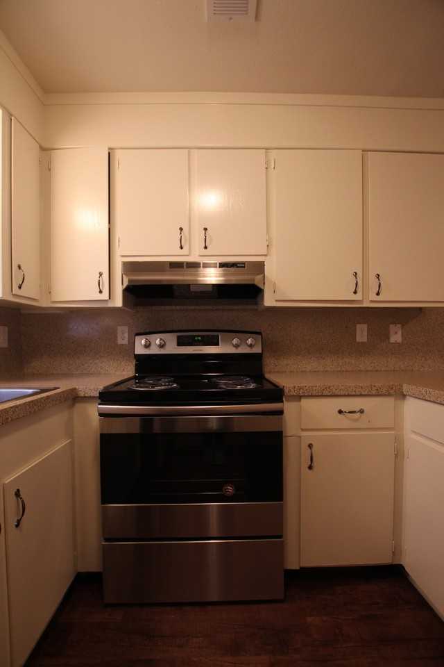 Ingram Court Apartments - Photo 4 of 23