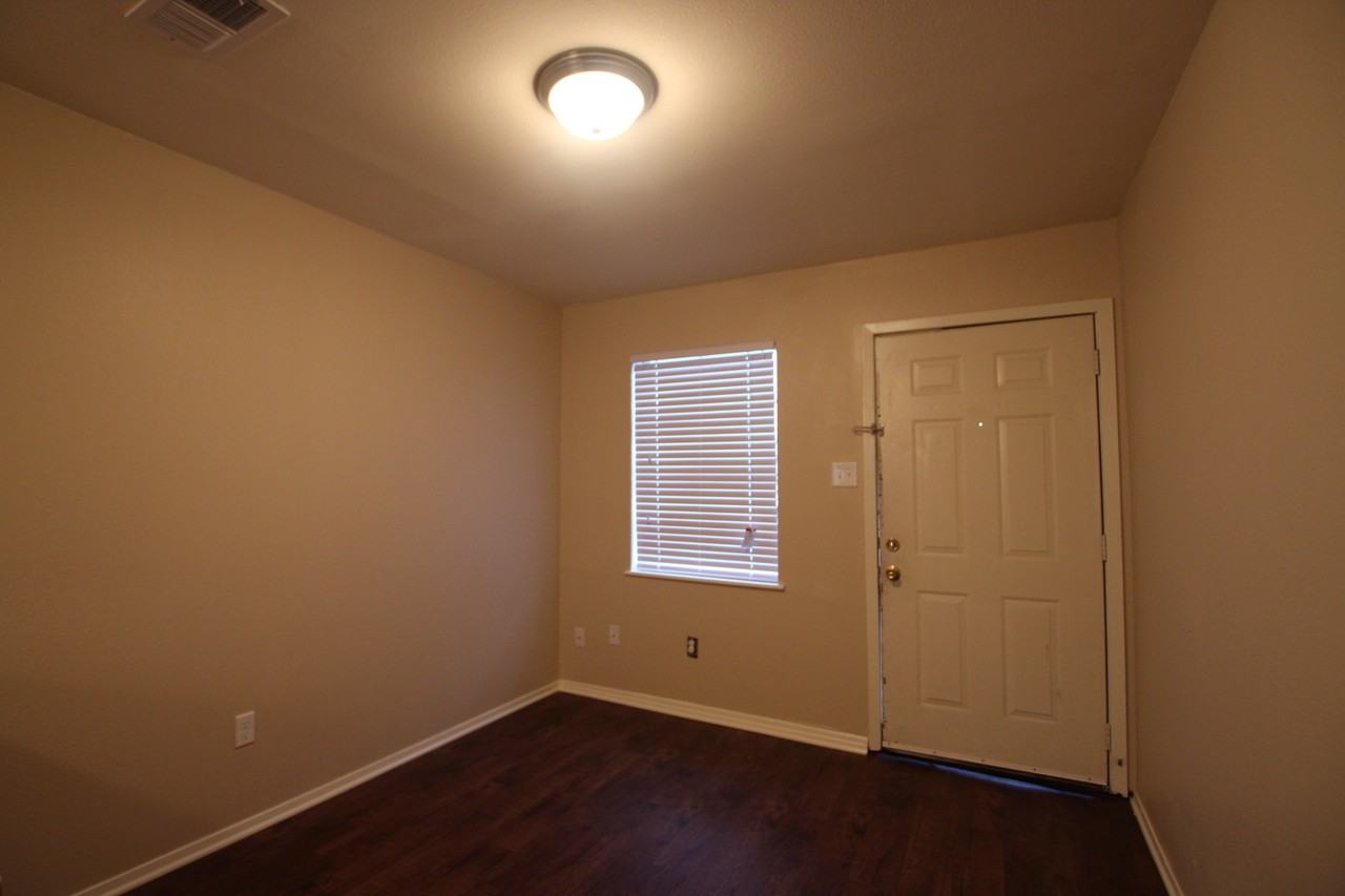 Ingram Court Apartments - Photo 5 of 23