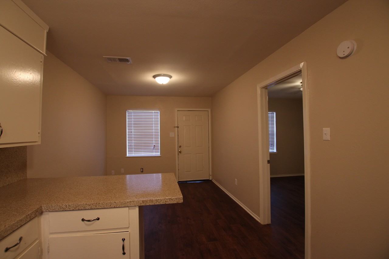 Ingram Court Apartments - Photo 6 of 23