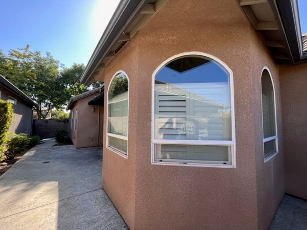 336 S Holland Ct - Photo 3 of 22