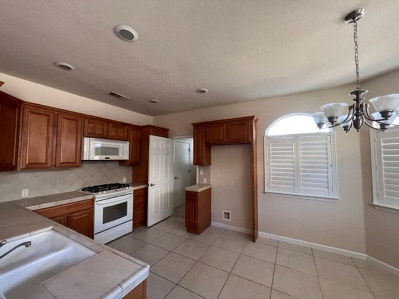 336 S Holland Ct - Photo 4 of 22