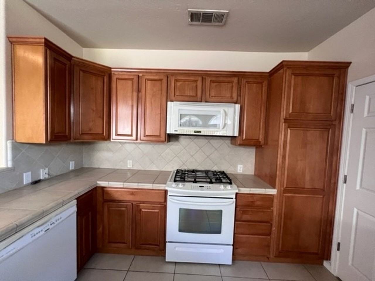 336 S Holland Ct - Photo 5 of 22