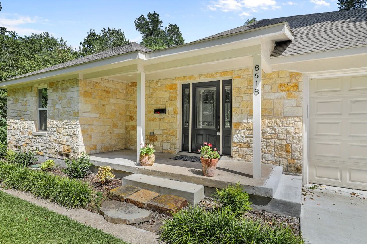 8618 Groveland Dr - Photo 2 of 22