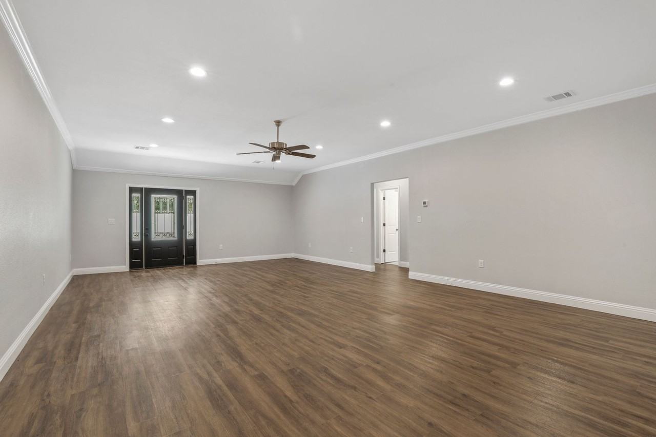 8618 Groveland Dr - Photo 3 of 22