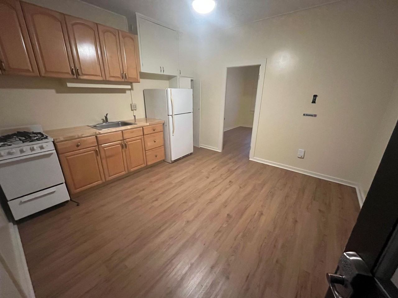 3147 Brokaw St #B - Photo 2 of 11