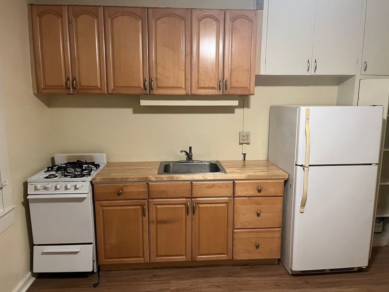 3147 Brokaw St #B - Photo 3 of 11