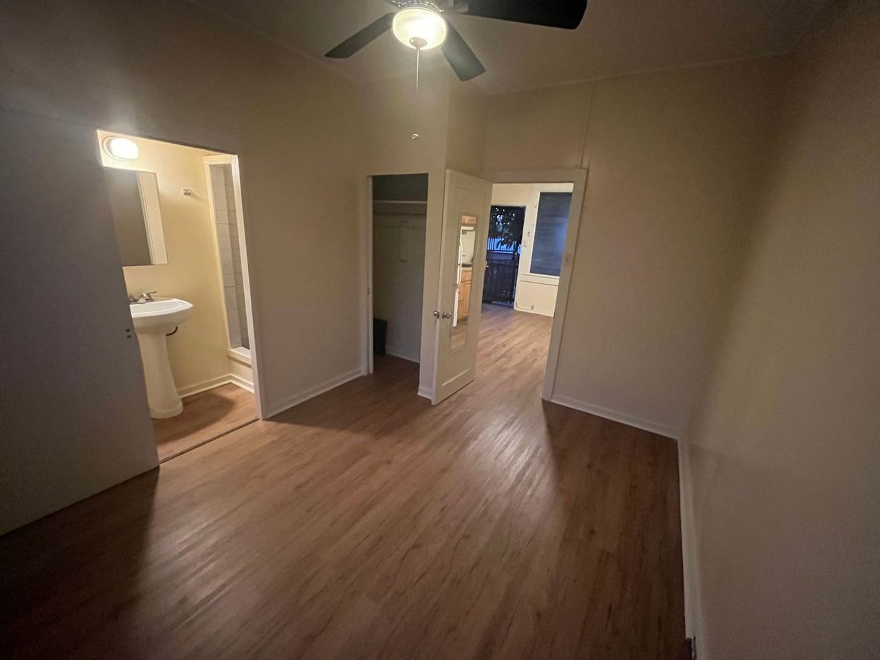 3147 Brokaw St #B - Photo 7 of 11