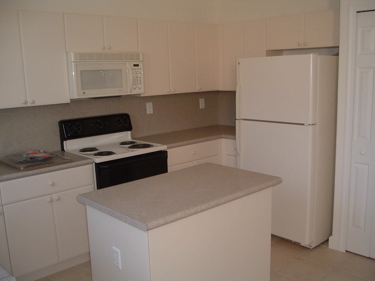 3808 Shoma Dr - Photo 4 of 8