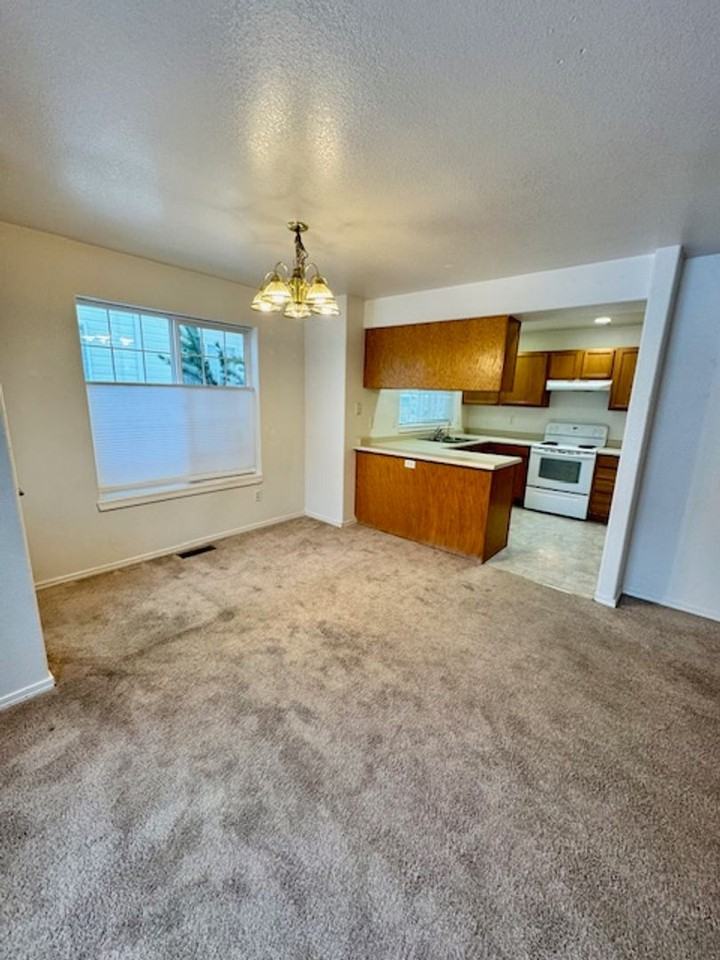 2962 W Villard St - Photo 6 of 33