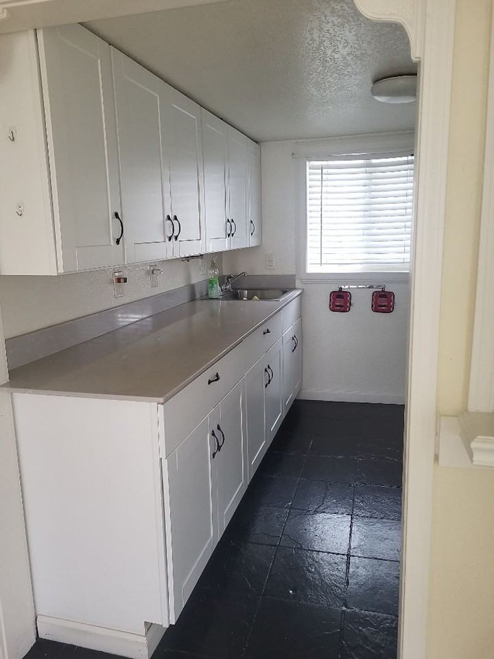 747 Willow St - Photo 3 of 9