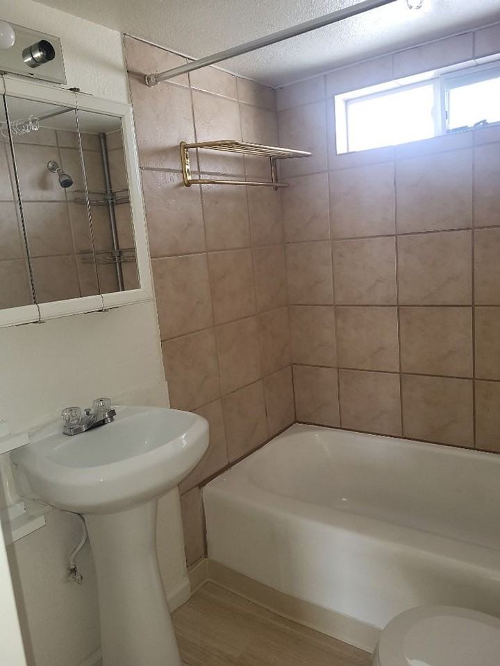 747 Willow St - Photo 5 of 9